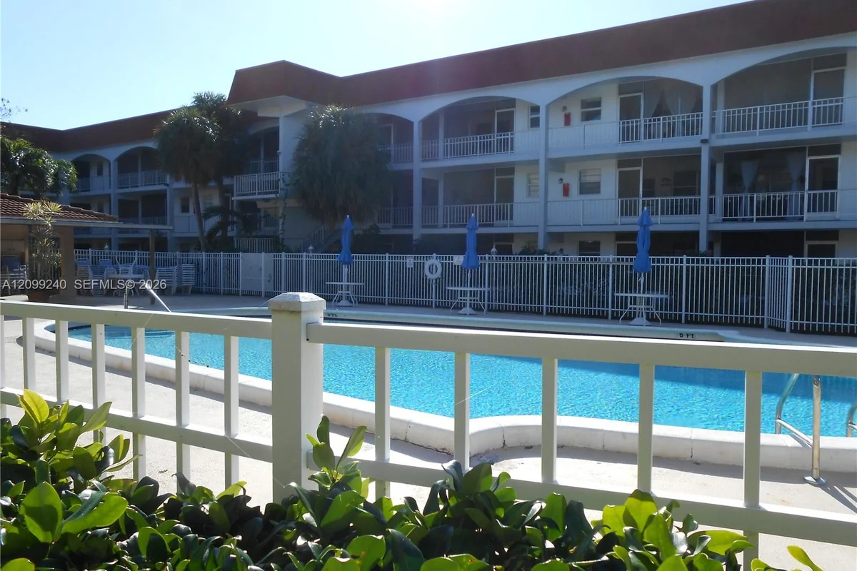 581 Blue Heron Dr #309-B, Hallandale Beach: photo 1 of 31