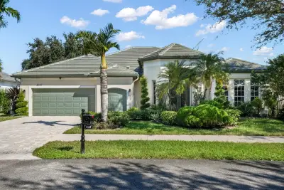 8047 N Savannah Cir, Davie: photo 1 of 20