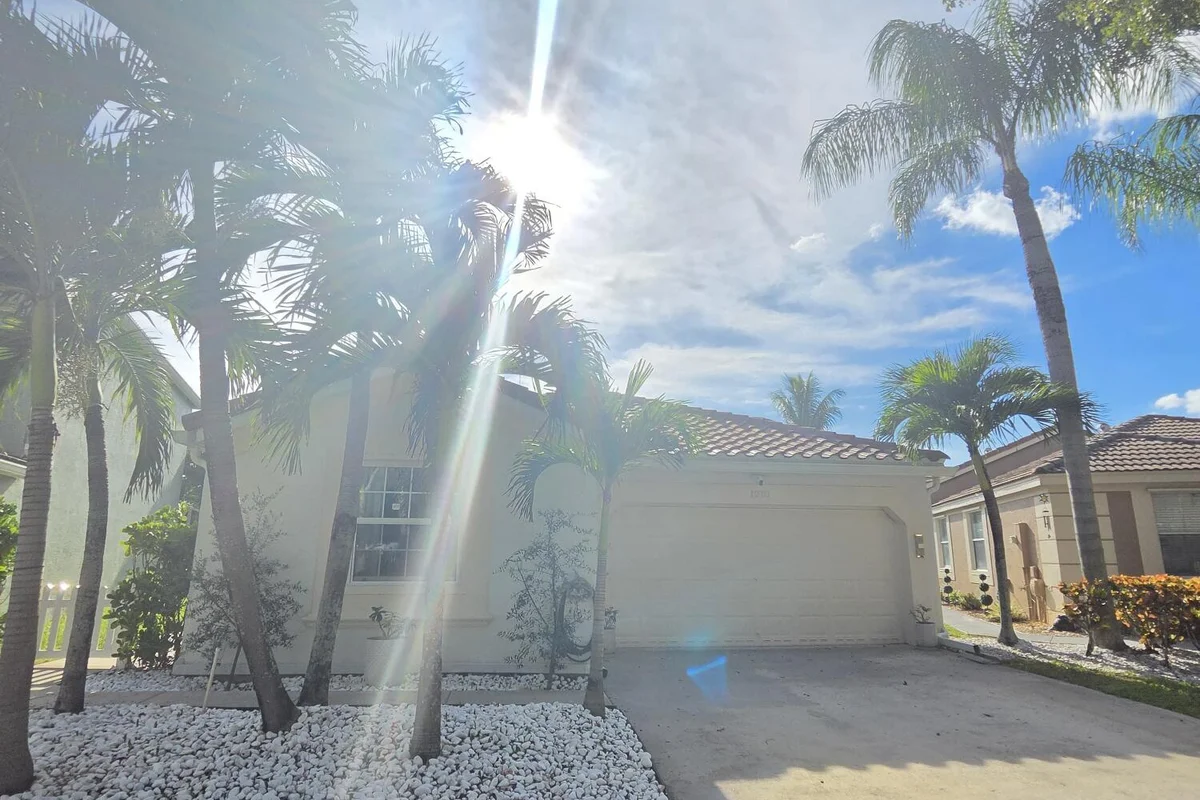 1210 Oakwater Dr, Royal Palm Beach: photo 1 of 22