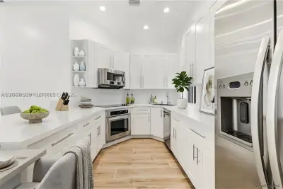 1290 Seagrape Cir, Weston: photo 1 of 57