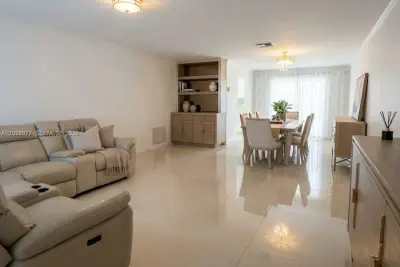 9067 SW 1st Rd, Boca Raton: photo 1 of 13