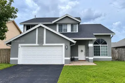 3260 NW 122nd Ave, Sunrise: photo 1 of 29