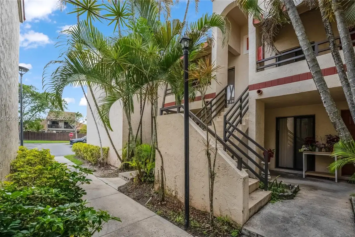 20150 NE 3rd Ct #6, Miami: photo 1 of 38