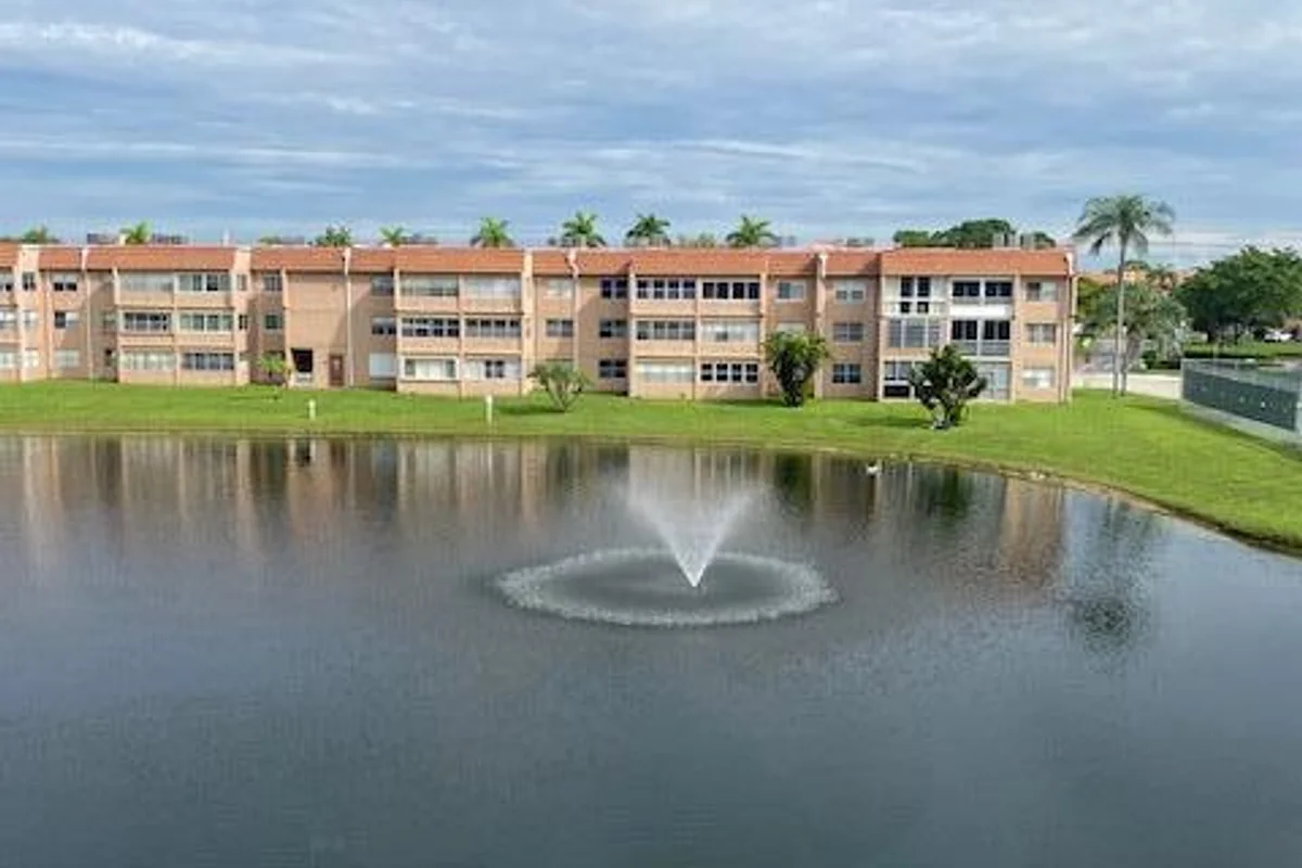 9620 Sunrise Lakes Blvd #304, Sunrise: photo 1 of 10