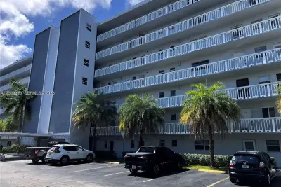 320 NE 12th Ave #605, Hallandale Beach: photo 1 of 16