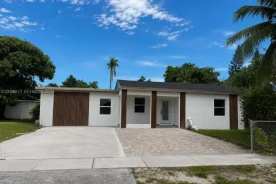 14115 NE 11th Ave, North Miami: photo 1 of 16