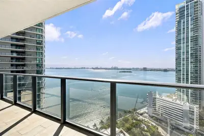 650 NE 32nd St #2406, Miami: photo 1 of 25