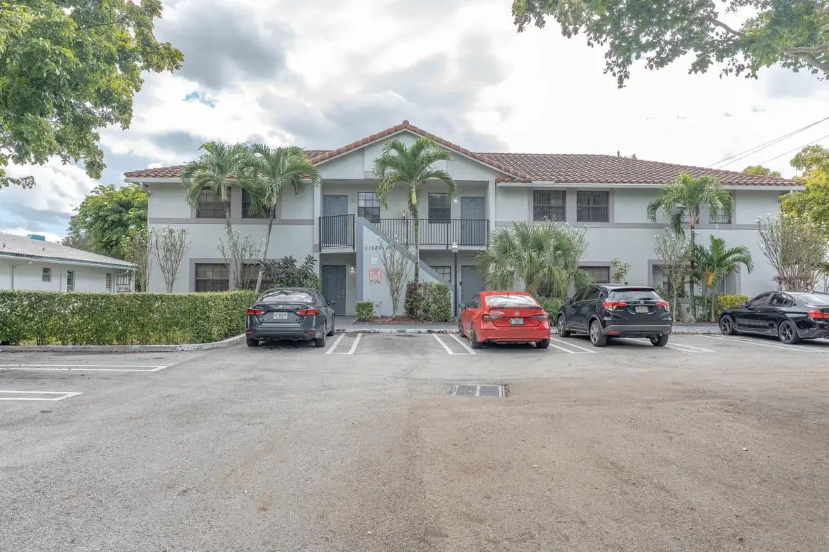 11684 NW 39th St, Coral Springs: photo 1 of 10