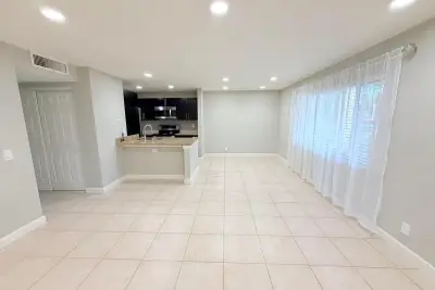 907 Meadows Cir, Boynton Beach: photo 1 of 17