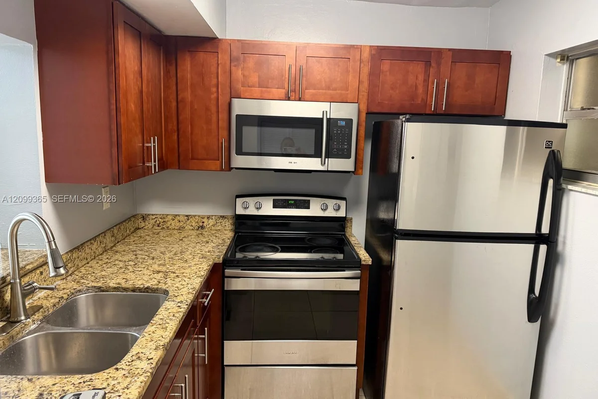 3610 NW 21st St #304, Lauderdale Lakes: photo 1 of 6