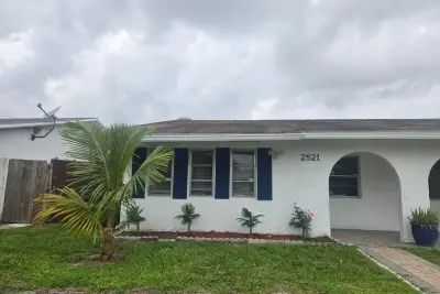 2521 SW 58th Manor #B, Fort Lauderdale: photo 1 of 20