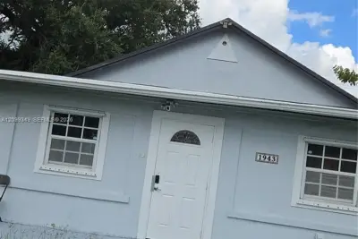 1943 NW 98th St, Miami: photo 1 of 33