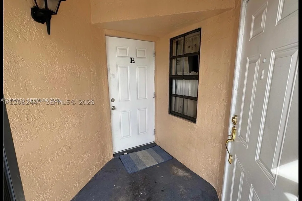1190 Washington Cir #1190E, Homestead: photo 1 of 10