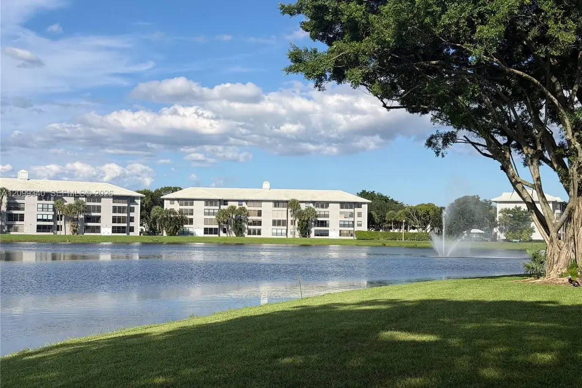 9235 Lagoon Pl #116, Davie: photo 1 of 27