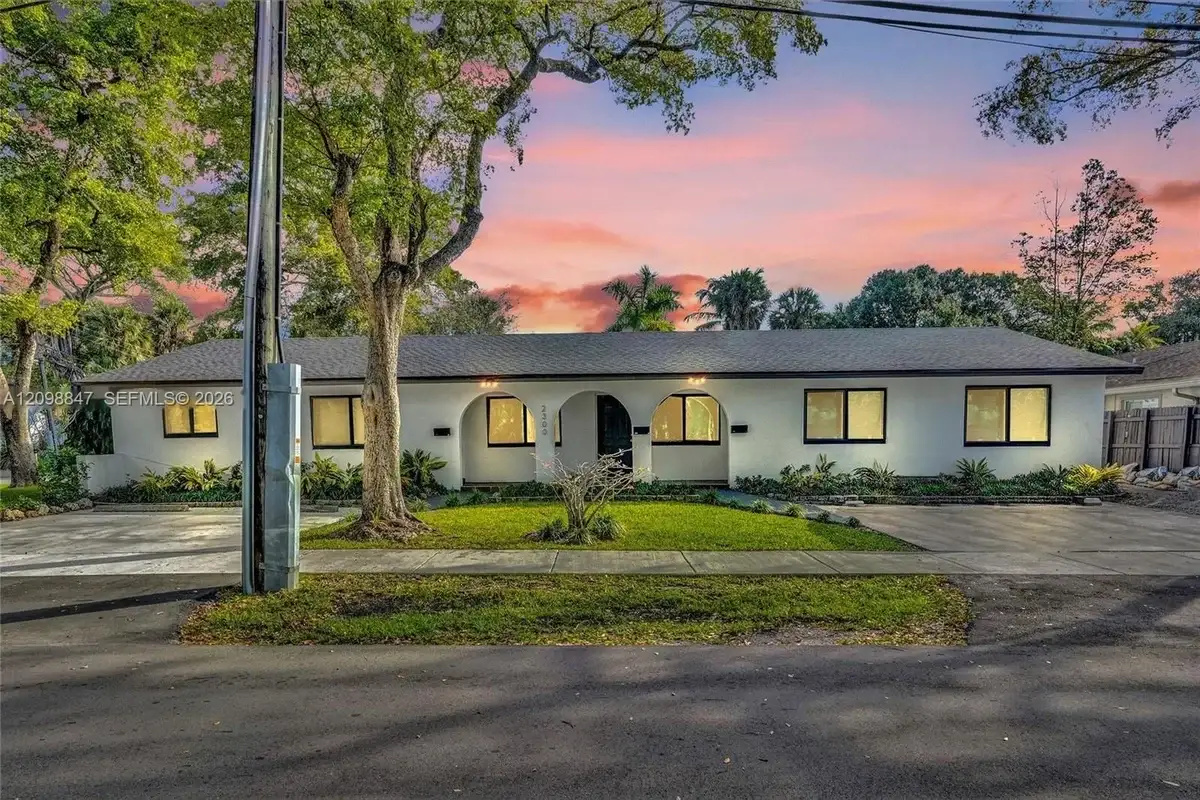 2300 SW 18th Ter, Fort Lauderdale: photo 1 of 10
