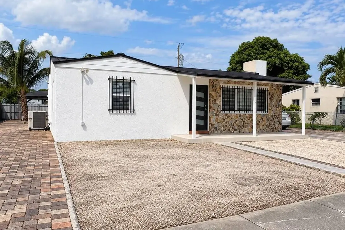 2333 Wabasso Dr, West Palm Beach: photo 1 of 10