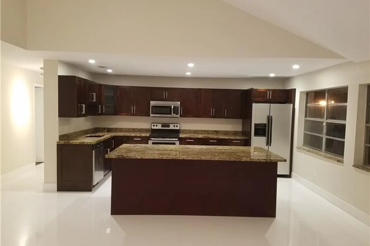 8761 Holly Ct #201, Tamarac: photo 1 of 23