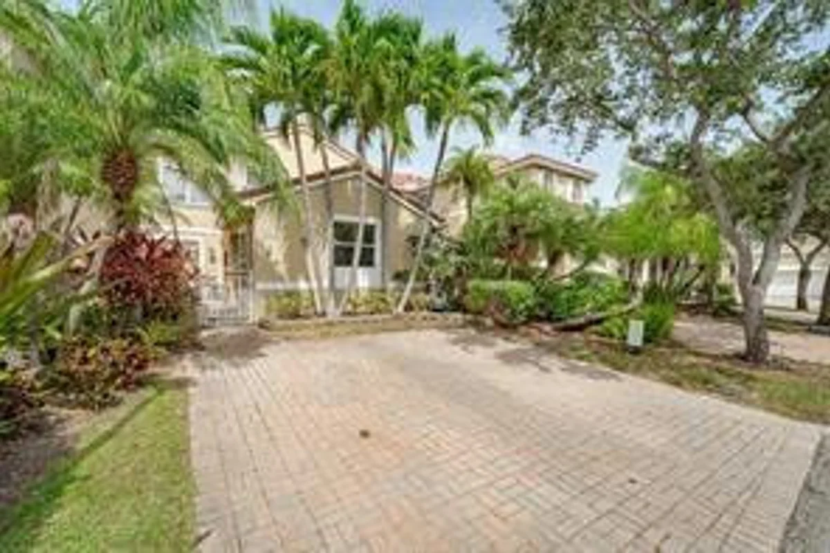 1770 Yellowheart Way, Hollywood: photo 1 of 35