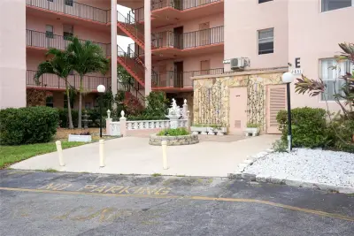 2851 Somerset Dr #207, Lauderdale Lakes: photo 1 of 28