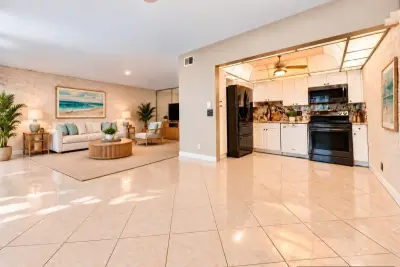 110 Wellington B, West Palm Beach: photo 1 of 19