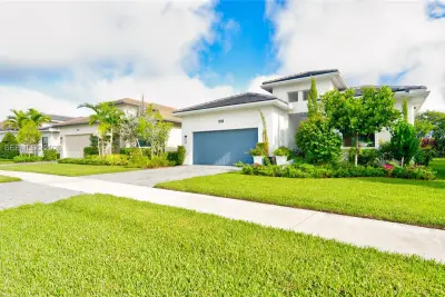 5450 Saint Armands Way, Westlake: photo 1 of 60