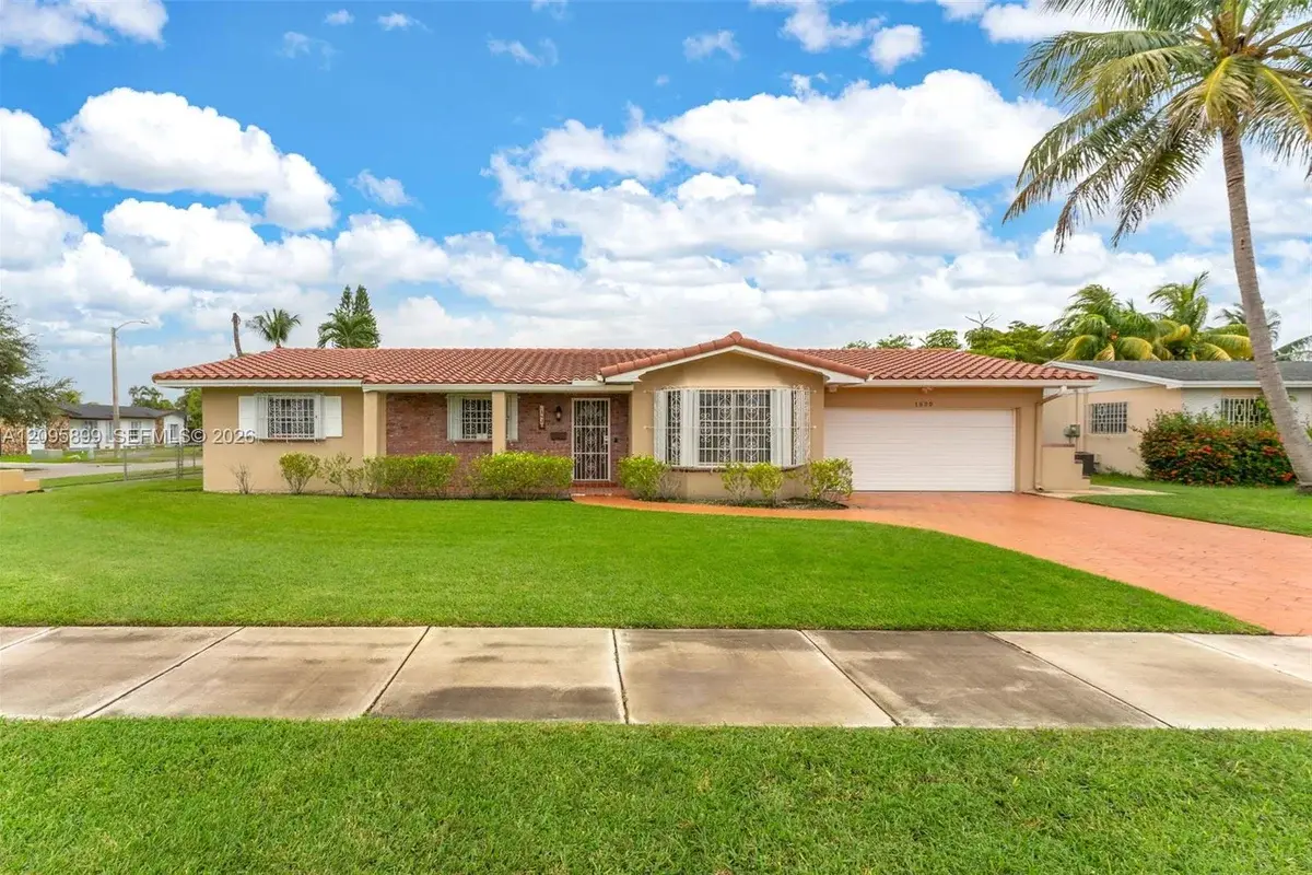 1820 SW 102nd Ave, Miami: photo 1 of 43