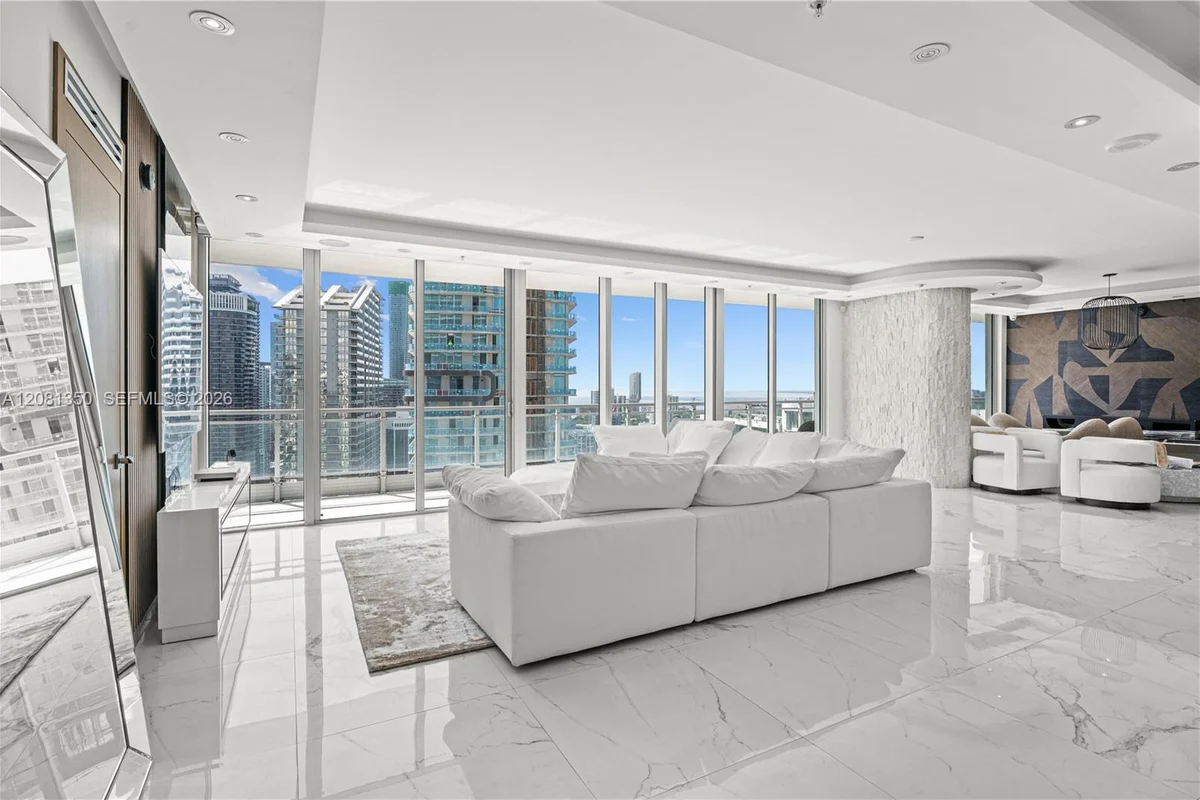 92 SW 3rd St #4003-04, Miami: photo 1 of 36