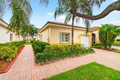 2340 Windjammer Way, West Palm Beach: photo 1 of 84