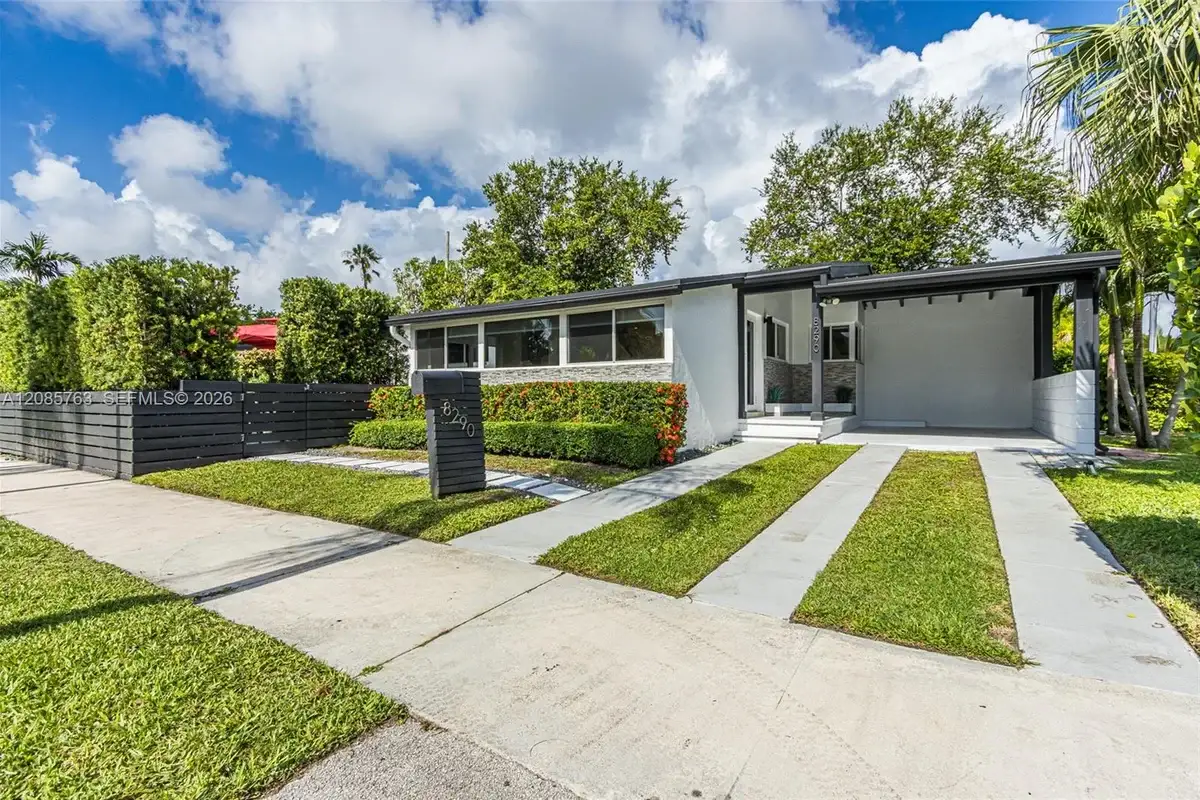 House in Miami: photo 1 of 22
