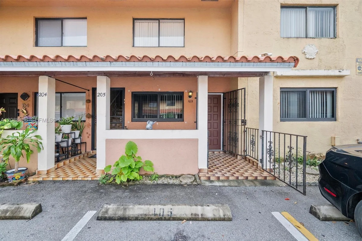 2710 W 60th Pl #105, Hialeah: photo 1 of 15