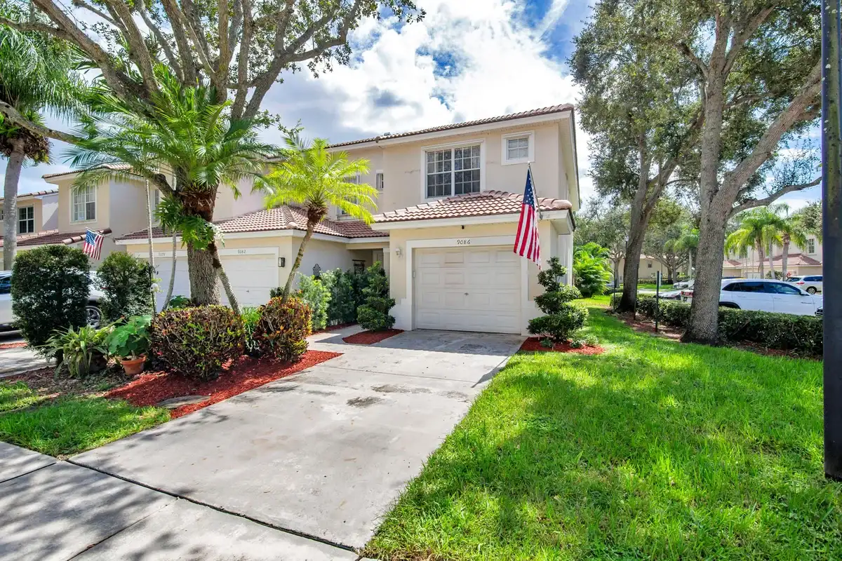 9086 Tremezzo Ln, Boynton Beach: photo 1 of 35