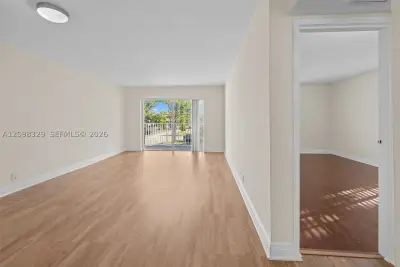 5241 Geneva Way #201, Doral: photo 1 of 21