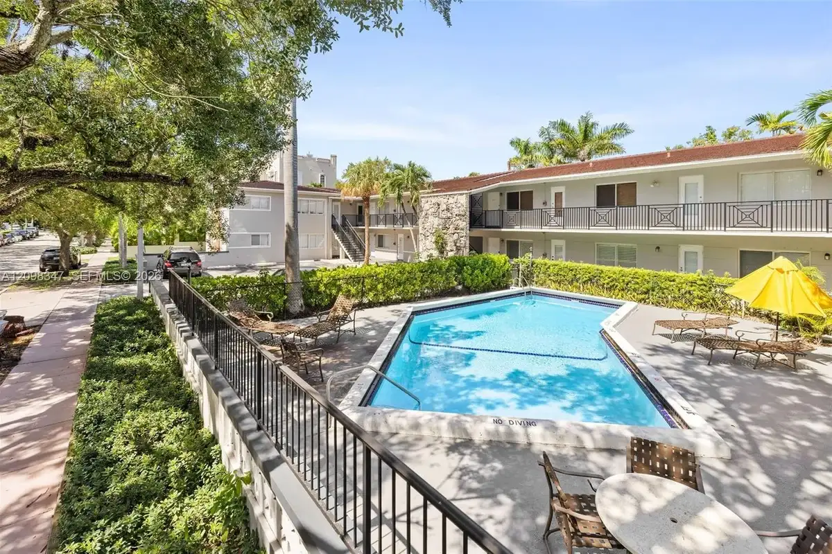 95 Edgewater Dr #102, Coral Gables: photo 1 of 12