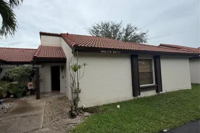 4825 SW 152nd Ct #E-29, Miami: photo 1 of 13