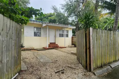 61 NE 67th St #1, Miami: photo 1 of 17