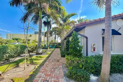 201 S Ocean Blvd #2, Boca Raton: photo 1 of 4