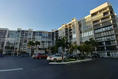 800 Parkview Dr #825, Hallandale Beach: photo 1 of 17