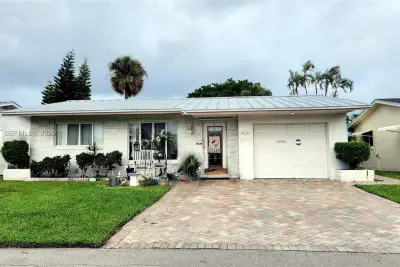 4505 NW 43rd Ter, Tamarac: photo 1 of 14