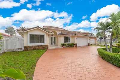 2761 SW 140th Ave, Miami: photo 1 of 35