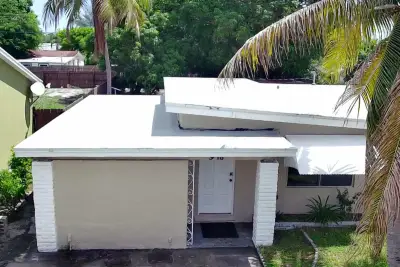918 N C St, Lake Worth Beach: photo 1 of 8