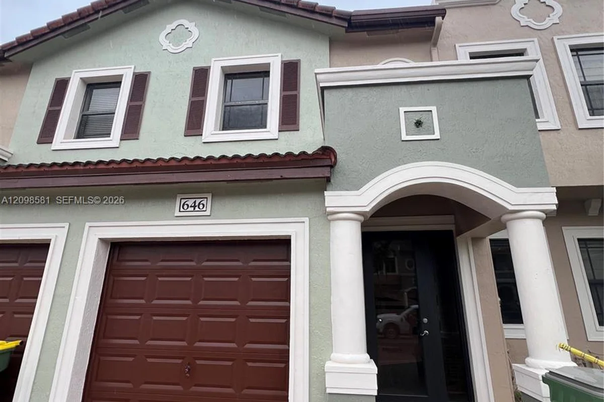 646 NE 35th Ave, Homestead: photo 1 of 39