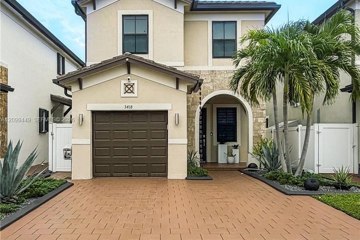 3418 W 108th St, Hialeah: photo 1 of 34