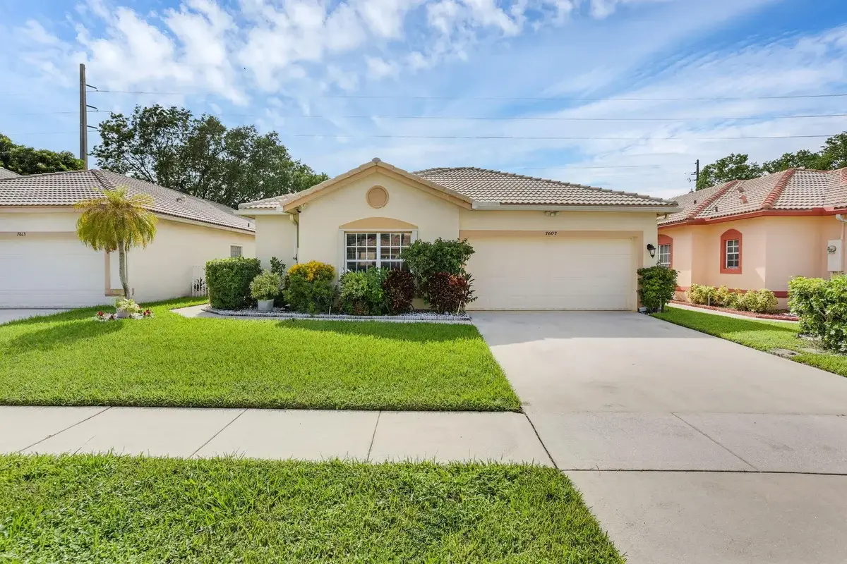 7607 Colony Lake Dr, Boynton Beach: photo 1 of 35