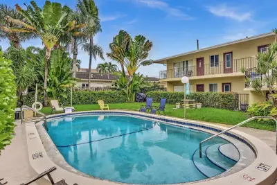 2190 SE 5th St #1-A, Pompano Beach: photo 1 of 32