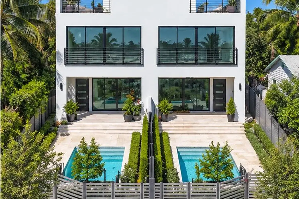 415 NE 2nd Ave, Fort Lauderdale: photo 1 of 14