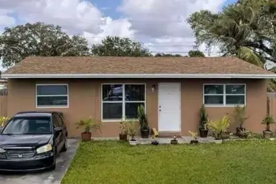 6205 Rodman St, Hollywood: photo 1 of 9