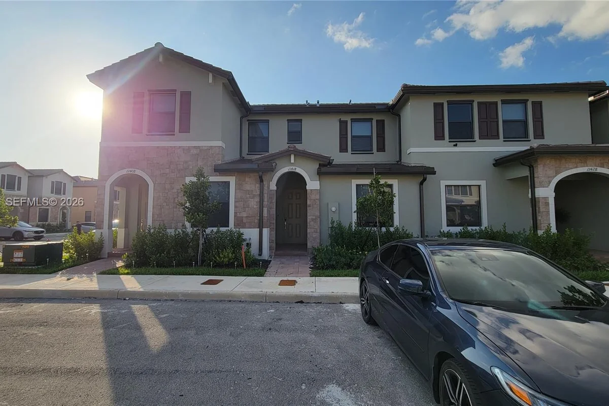 11418 W 34th Ct, Hialeah: photo 1 of 36