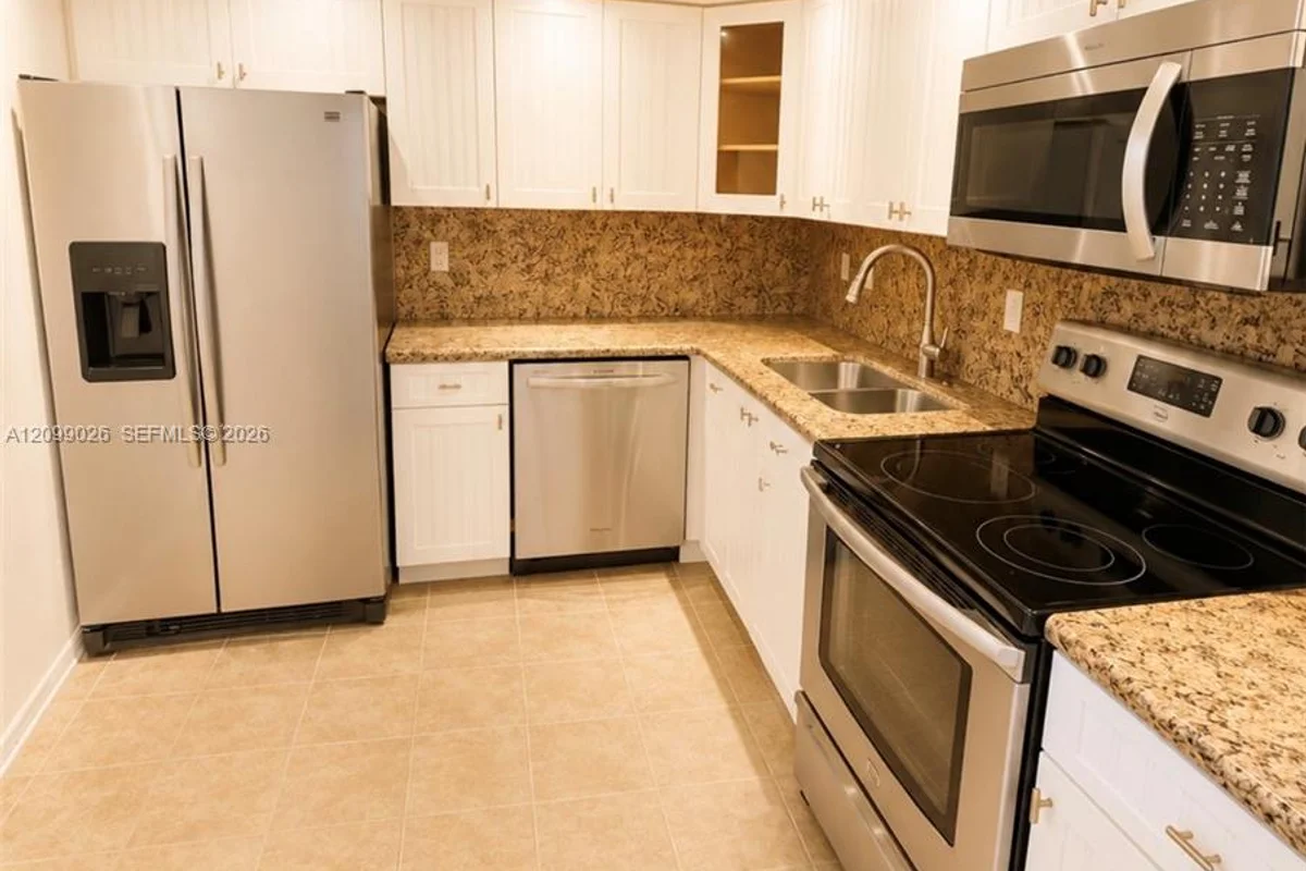 500 Three Islands Blvd #L25, Hallandale Beach: photo 1 of 9