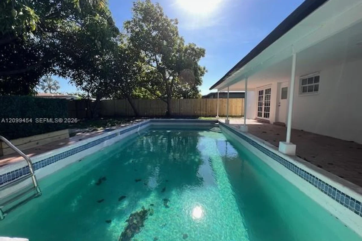 7025 SW 16th Ct, Pembroke Pines: photo 1 of 41