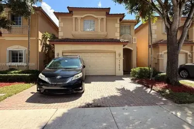 11510 NW 67th Ter, Doral: photo 1 of 21